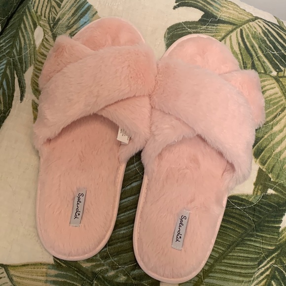 Splendid Shoes - Splendid faux fur soft pink crossover slide slippers m/l